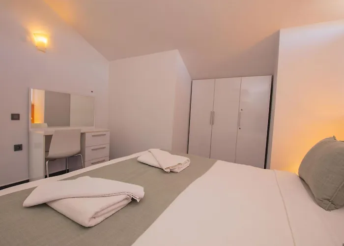 Lumar Homes - Valley Vila *